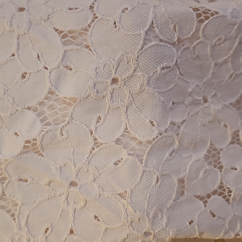 Lilly Pulitzer eyelit top - Picture 2 of 5
